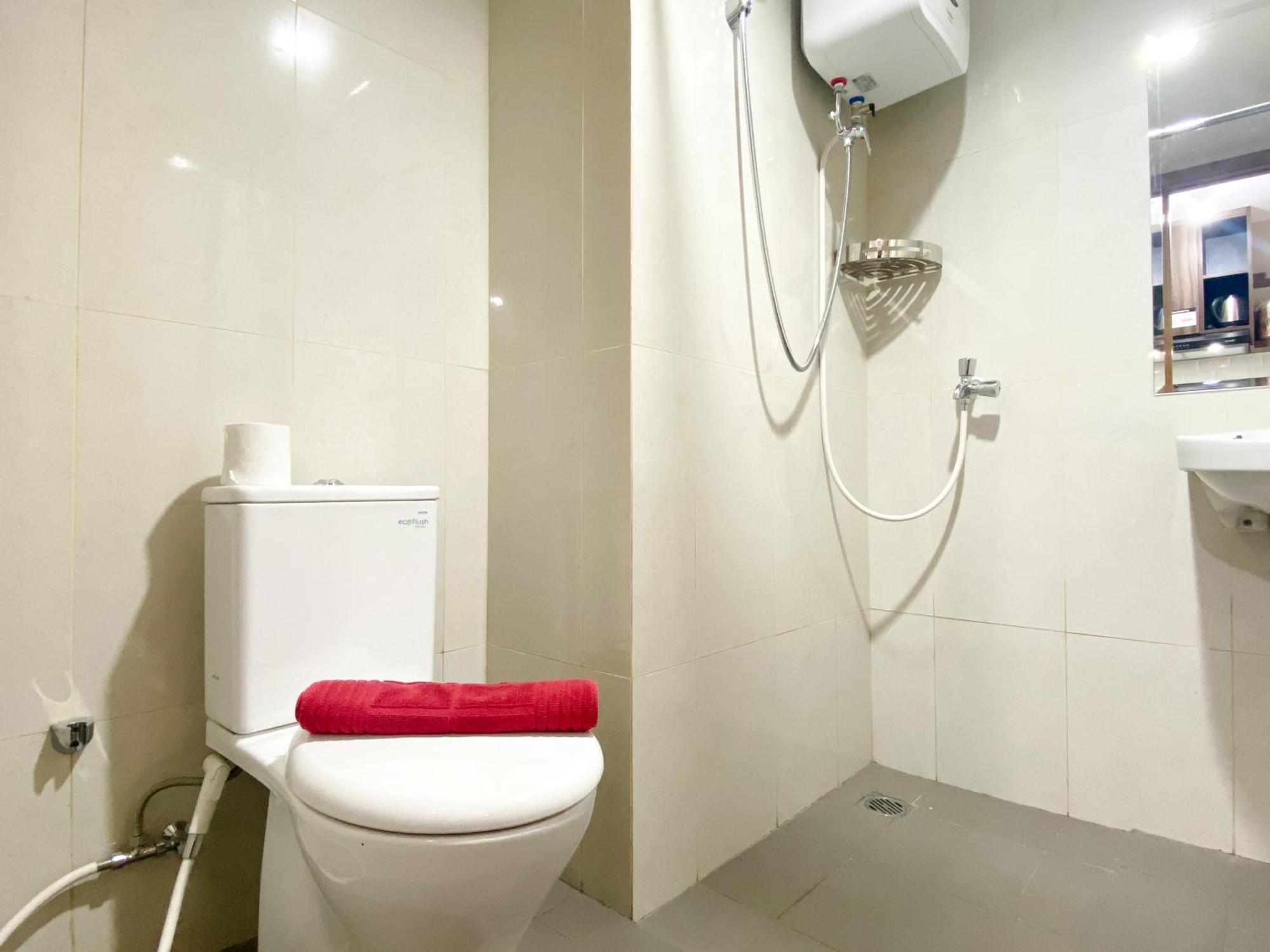 Cozy At Gateway Park Lrt By Travelio Apartemen Bekasi